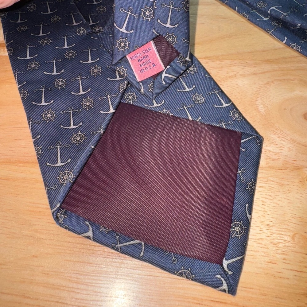 Vineyard Vines Silk Tie Blue Nautical Anchor Made in USA Preppy Menswear - Picture 3 of 4